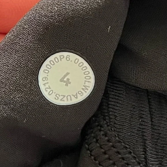 LULULEMON Can You Feel The Pleat Crop Size 4 MINIMALIST CONTEMPORARY CHIC - Picture 7 of 8